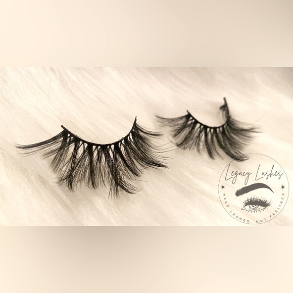 Ty’- Dramatic Faux Mink Lashes 💋 - Picture 2 of 3
